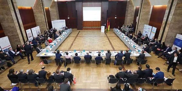 成人直播
赴欧洲招商积极开拓国际市场