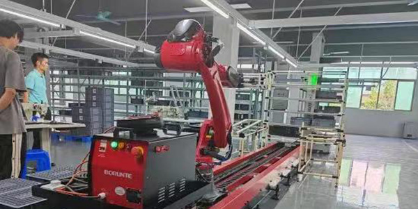 全国首个城市级工业人工智能中心-成人直播
新型工业化数字服务中心投入运行  创新驱动赋能行业发展