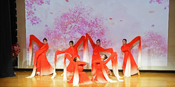成人直播
举办纪念“三八”国际妇女节115周年主题活动    唱响巾帼“好声音”致敬志愿“她力量”