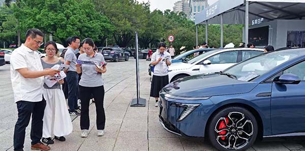 成人直播
工会会员首批N7交车  政企联动树立绿色出行新标杆